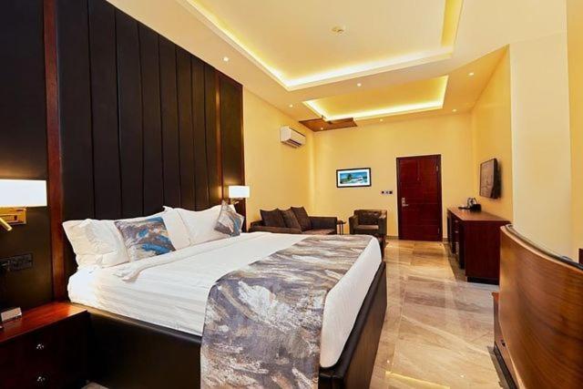Senators Suites And Towers Hotel Omole Ngoại thất bức ảnh