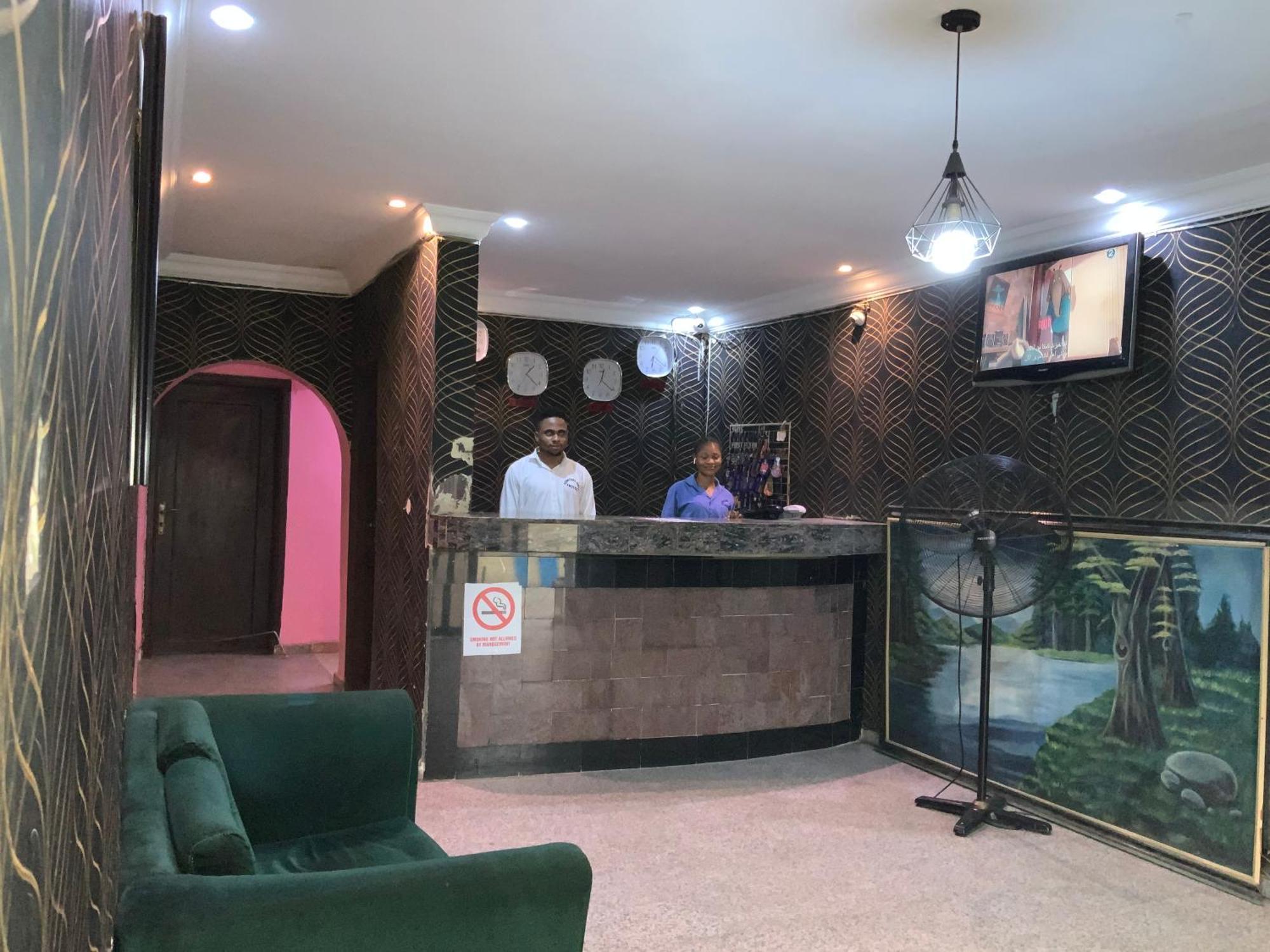 Senators Suites And Towers Hotel Omole Ngoại thất bức ảnh