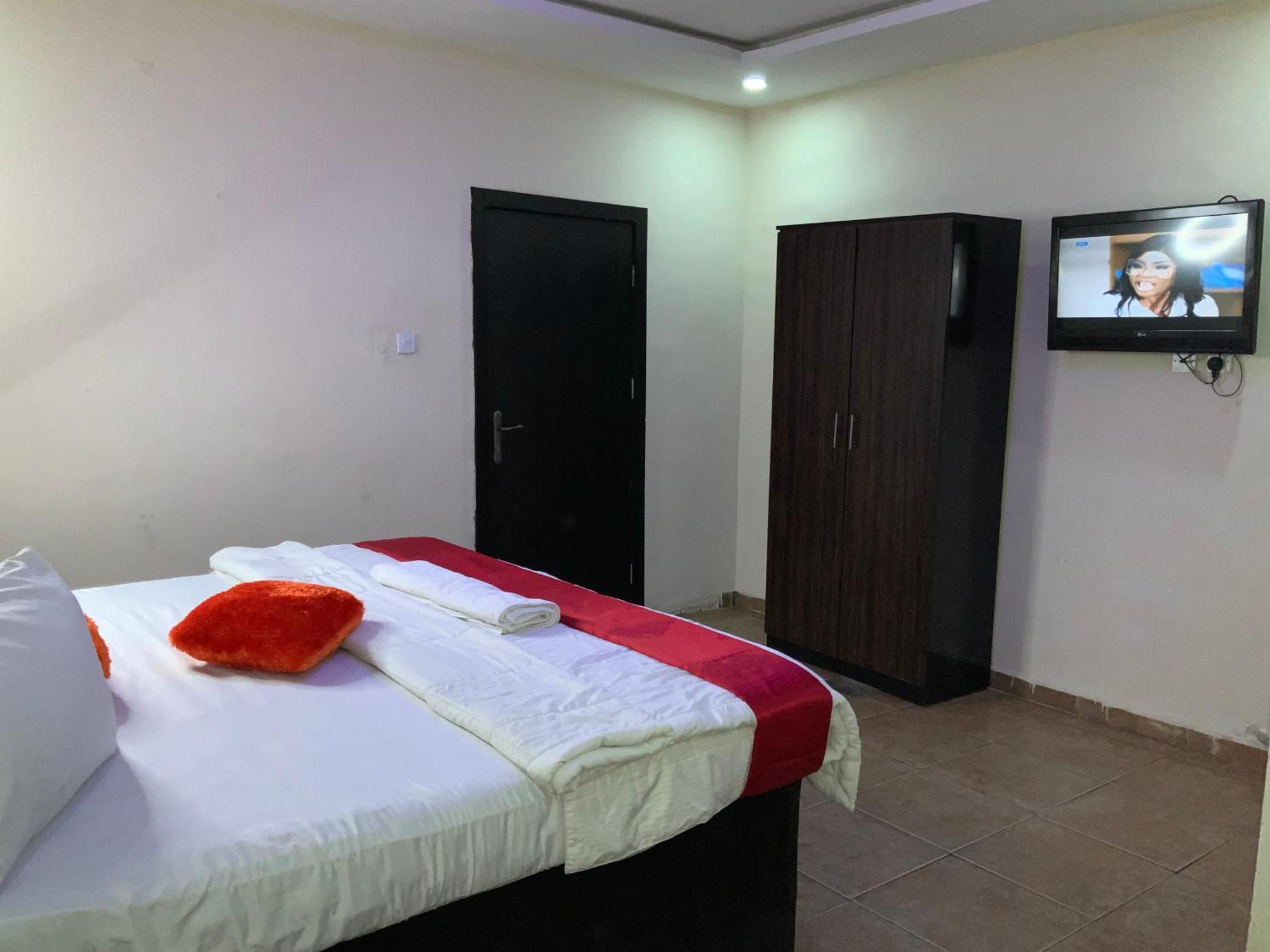 Senators Suites And Towers Hotel Omole Ngoại thất bức ảnh