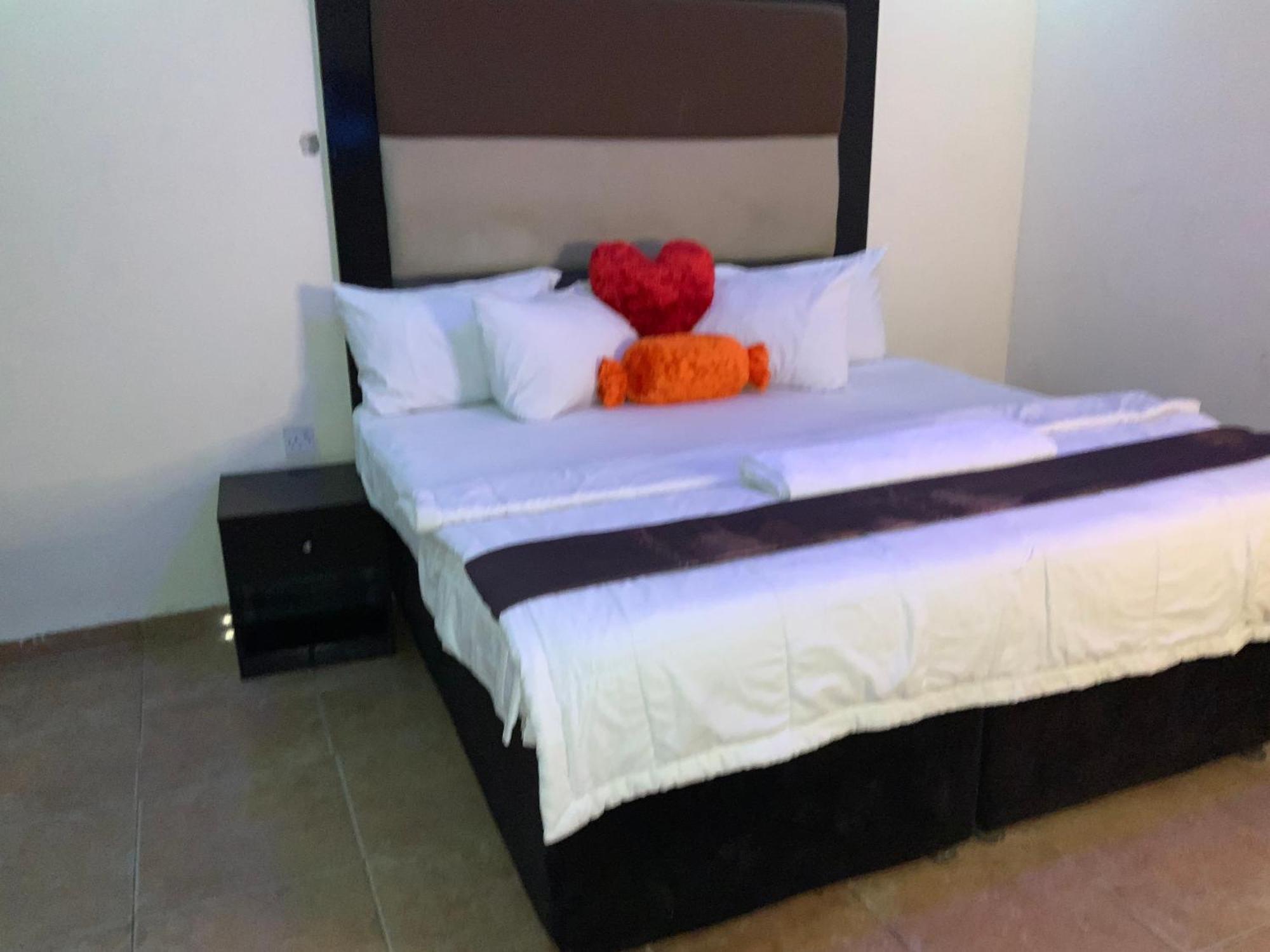 Senators Suites And Towers Hotel Omole Ngoại thất bức ảnh